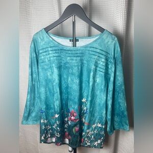 NWT Ofeefan Womans Top 3/4 Length Sleeve Blouse curved hem